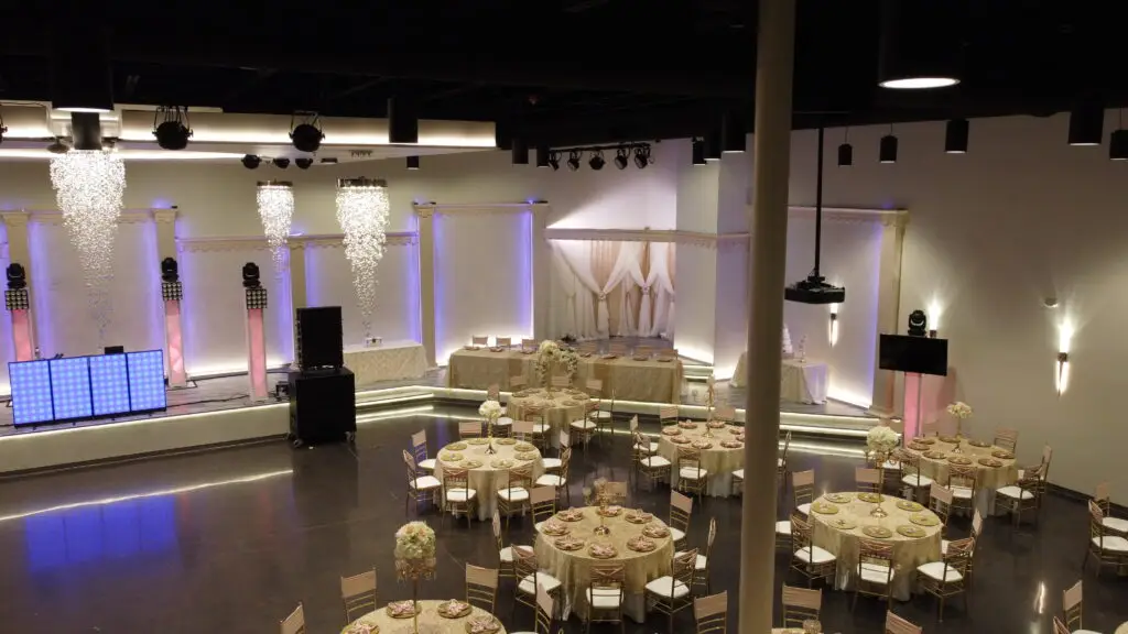 dfw celebrations Majestic ballroom, event space, event venue, all event types, quinceanera, wedding, corporate, business function, galas, fundraisers, black tie, complete amenities packages, staff, bartenders, servers, entertainment