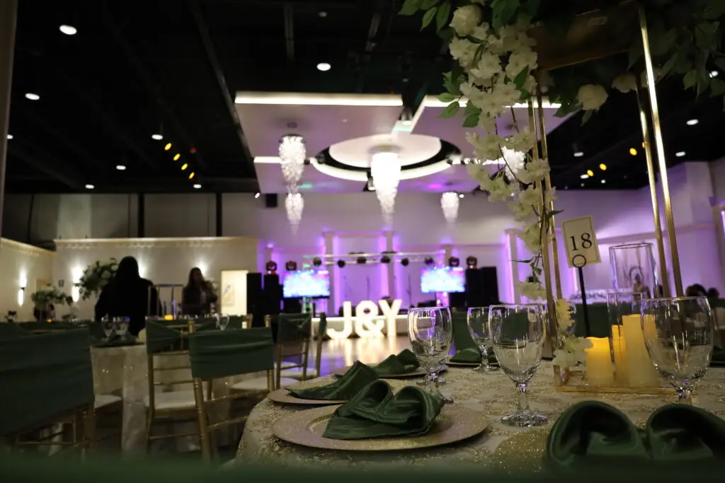 Wedding Reception, Wedding Venue, Full Bar, Amenities, Bride & Groom, Green and Gold color scheme, Tall centerpieces, white and cream flowers
