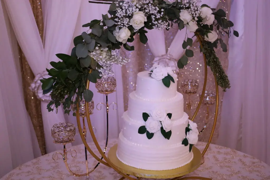 Wedding Reception, Wedding Venue, Full Bar, Amenities, Bride & Groom, Green and Gold color scheme, Tall centerpieces, white and cream flowers